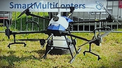 Drohne mit automatischer Spritzmittelausbrinung für Landwirtschaft 