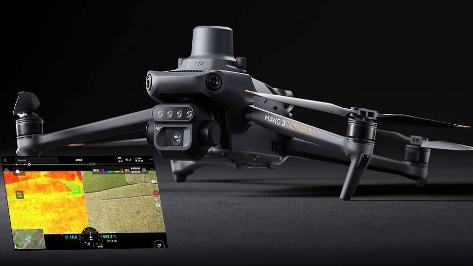 Drohne mit Multispektralkamera und RC Analysebild - für Luftbildvermessung und Analyse des Pflanzenwachstums von land- & forstwirtschaftlichen Flächen