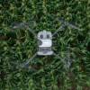 Vogelperspektive Landwirtschaftsdrohne DJI Agras T10 fliegt über Maisfeld