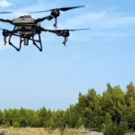 Ausbringung von Pheromonen zur Schädlingsbekämpfung im Forstgebiet, mittels Sprühdrohne DJI Agras T10