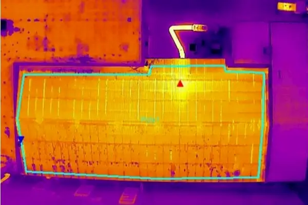 Thermal Luftbildaufnahme mit Bereichsmessung der eines Hallendaches der Energie AG