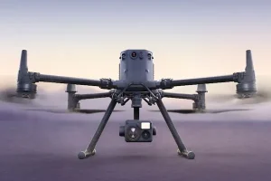 DJI Matrice M350 RTK mit H20T Kamera Aufbau Schwebeflug