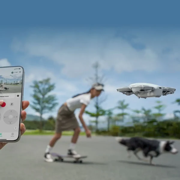 DJI Neo Content Creator Skateboarder und Hund