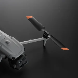 Detailaufnahme Rotorarm mit C2 Propeller der DJI Matrice 4