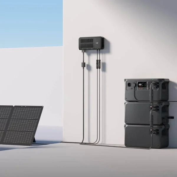 DJI Power 1.8 kW Solar/Auto Schnellladegerät mit PV Modulen und DJI Power Speicher verkabelt