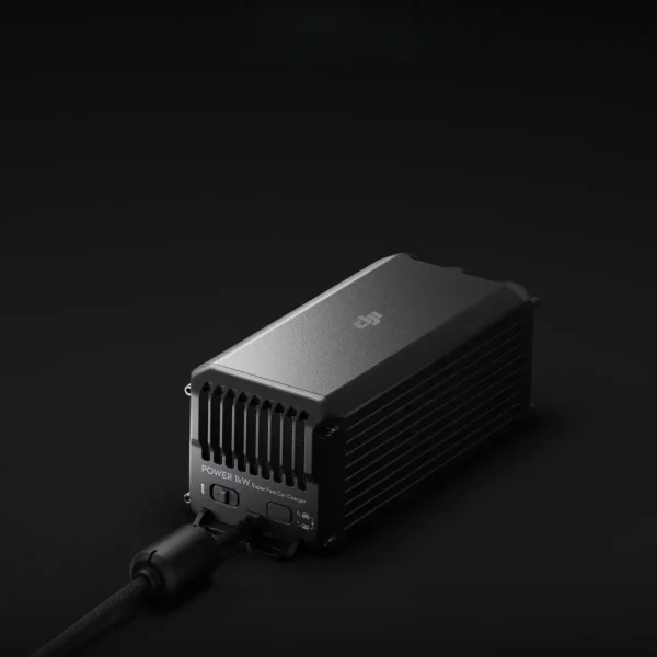 DJI Power 1 kW Auto Super Schnellladegerät Produktbild mit schwarzen Hintergrund