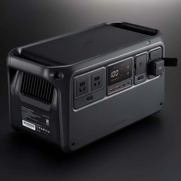 Dji Power Dongle eingesteckt in Power 1000