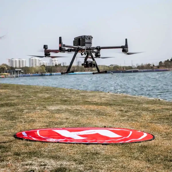 Matrice 350 landet auf 160 cm Drohnen Landeplatz von PGYTECH mit 3,5 kg