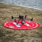 Matrice 350 steht auf 160 cm Drohnen Landeplatz von PGYTECH mit 3,5 kg