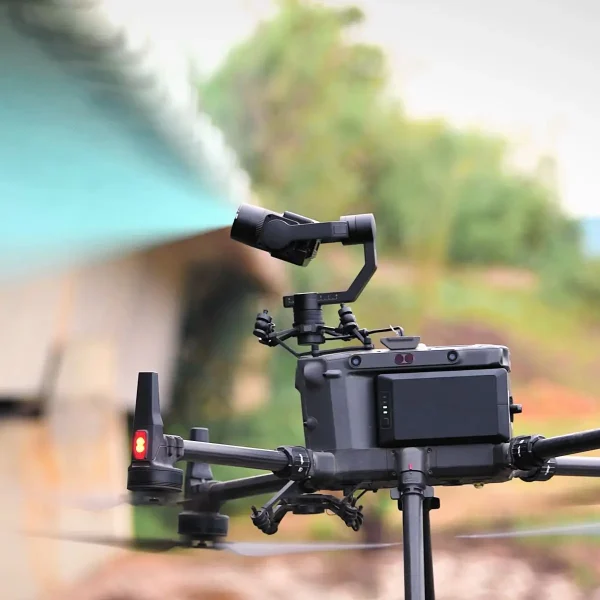 ShareUAV 6100 Mappingkamera mit Matrice 350 Drohne erfasst Fassade