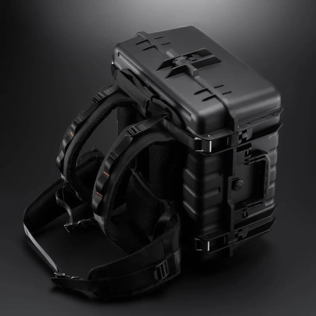 DJI Matrice 4 Serie Transportkoffer mit Gurt Produktbild mit schwarzen Hintergrund