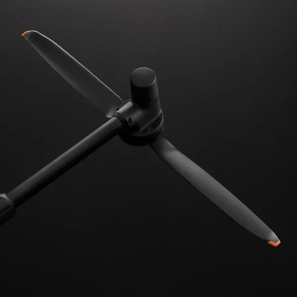 Nahaufnahme 2510f Propeller montiert auf der DJI Matrice 400