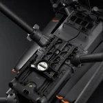 Nahaufnahme Third Gimbal Connector montiert auf der DJI Matrice 400