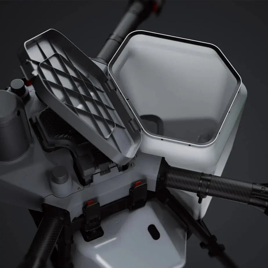 DJI 150L Streutank Detail Einfüllöffnung mit Deckel