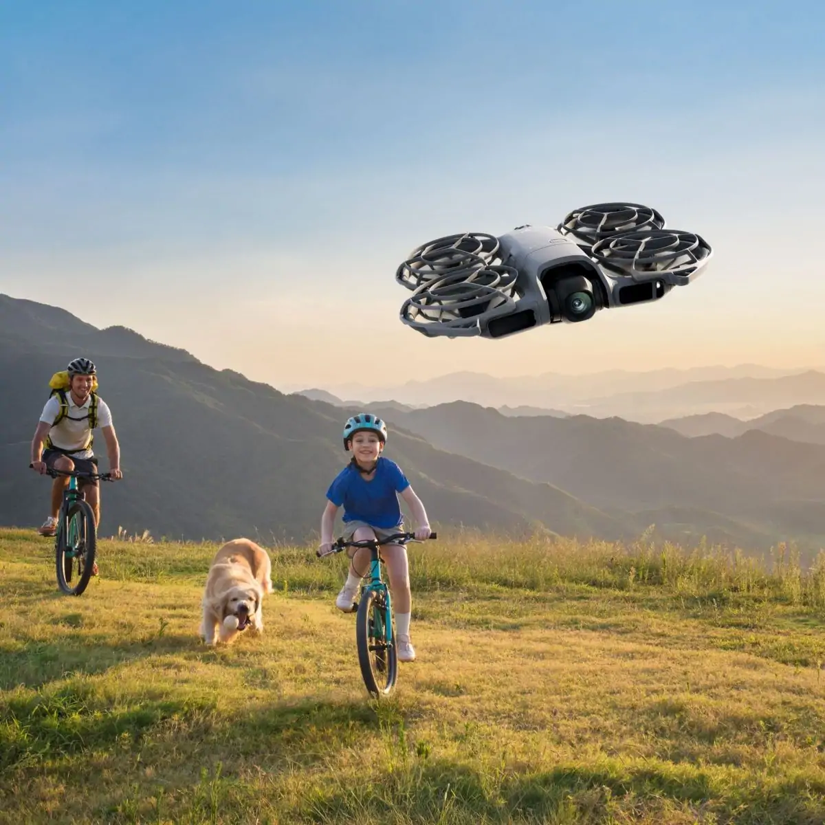 DJI Neo 2 im Flug mit Radfahrer und Hund im Hintergrund